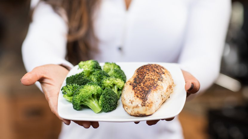 چه مواد غذایی سرشاز از پروتئین هستند؟